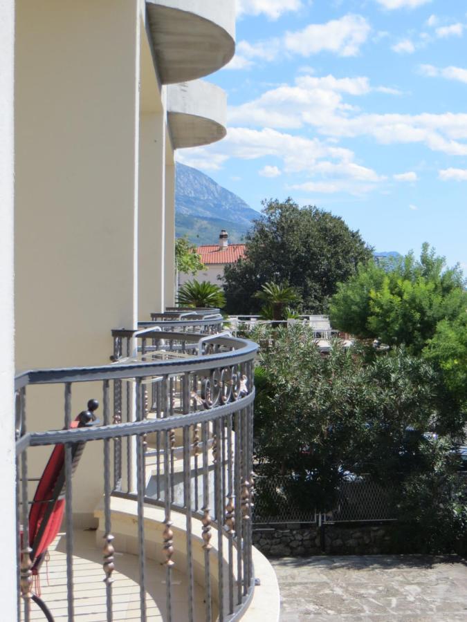 Apartments Lucija Brela Exterior photo