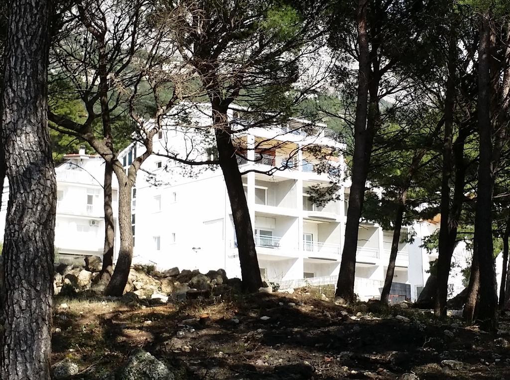 Apartments Lucija Brela Exterior photo
