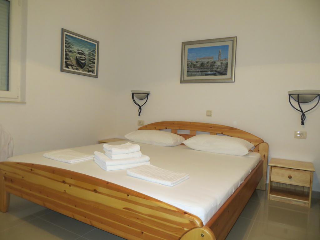 Apartments Lucija Brela Room photo
