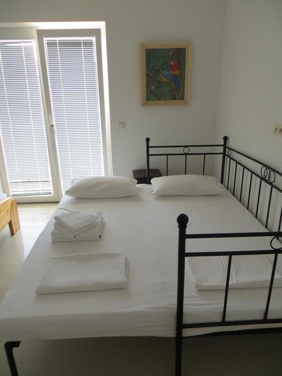 Apartments Lucija Brela Room photo